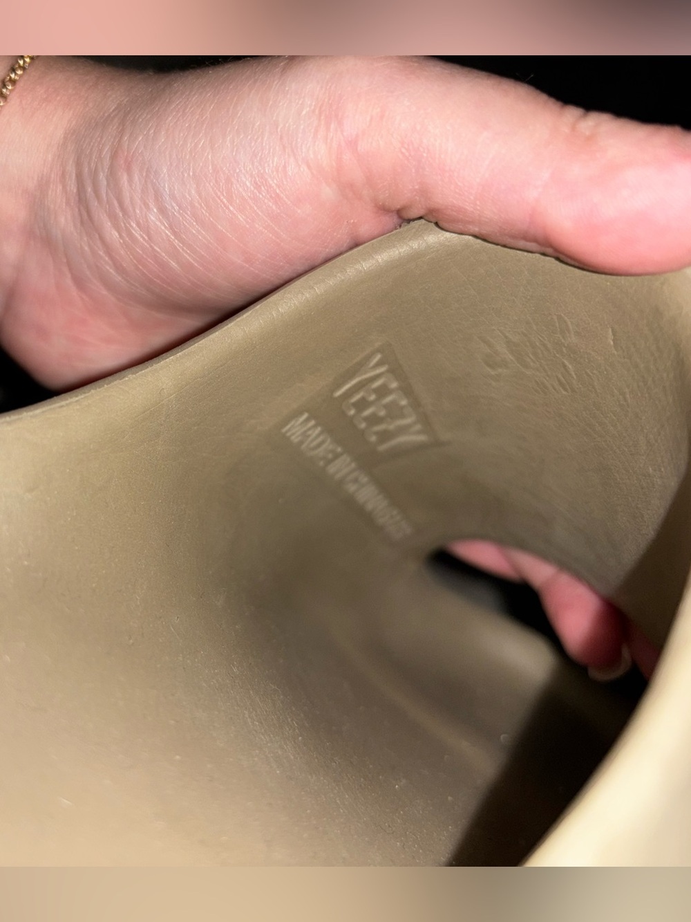 Yeezy Slides - Picture 2 of 2
